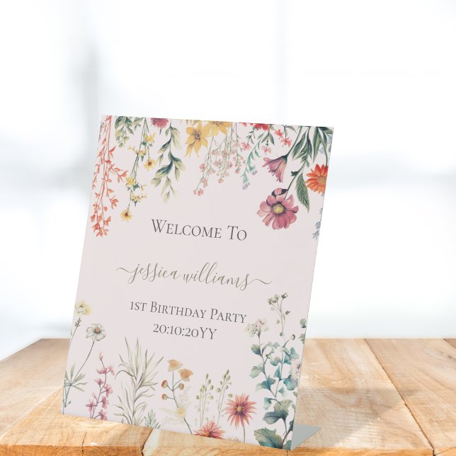 Expositor En L Pequeña flor silvestre que se vuelve un primer cum (Subido por el creador)