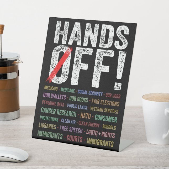 Expositor En L Protesta sin manos (In Situ)