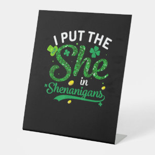 Expositor En L Puse A La Mujer En La Camisa De Shenanigans St Pat