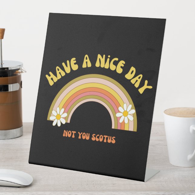 Expositor En L Que tengas un buen día, no tu estilo retro escocés (In Situ)