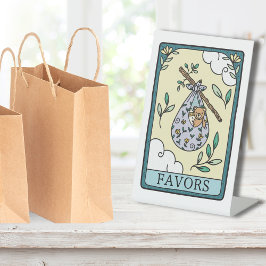 Expositor En L Recuerdos de la ducha de bebé del Tarot en la mesa