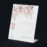 Expositor En L Regalo y tarjetas de ducha de novia floral rosada<br><div class="desc">Un detalle elegante para la mesa de regalo, este cartel de Tarjetas y Regalos aporta el encanto de Petals & Prosecco de su evento. Con delicadas flores de acuarela y un cristal rosado de prosecco, se funde perfectamente en modernas duchas de novias, almuerzos para novias o reuniones de compromiso. Pareja...</div>