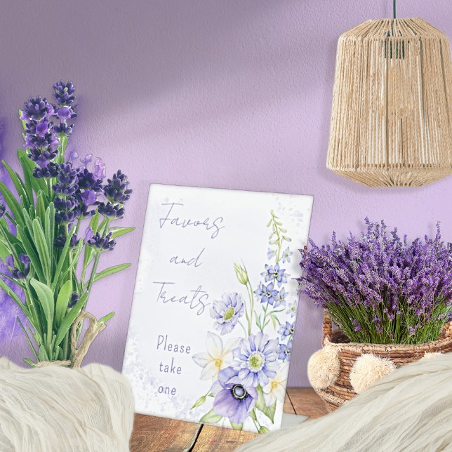 Expositor En L Regalos y detalles de flores silvestres boho de la (Little Wildflower Is On The Way Lavender Floral Baby Shower Favors and Treats Tabletop Pedestal Sign)