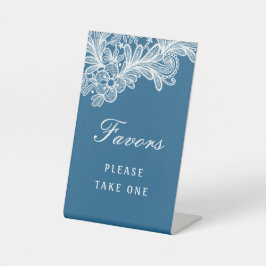 Expositor En L Ropa blanca en los favores azules