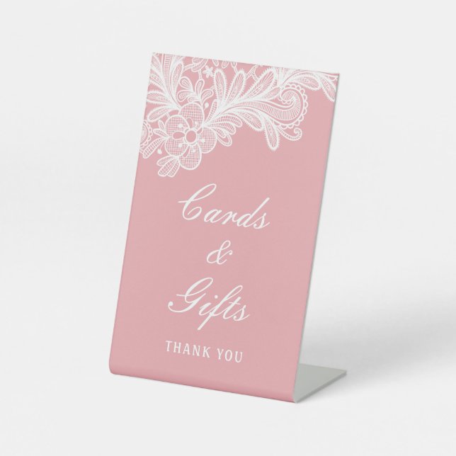 Expositor En L Ropa blanca sobre tarjetas y regalos rosas (Anverso)