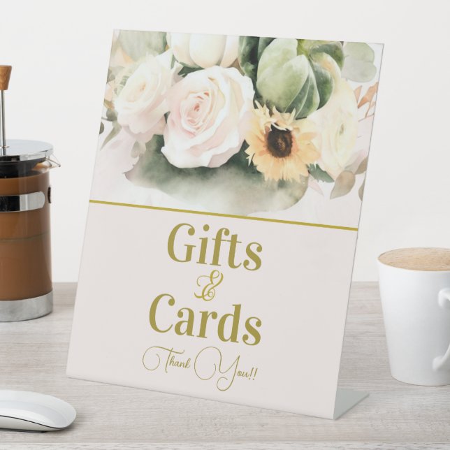 Expositor En L Rosas elegantes y Bouque rebosa de girasoles (In Situ)