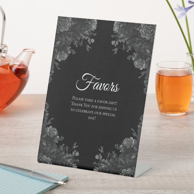 Expositor En L Rosas negros y grises Boda gótica favorece el Rótu (In Situ)