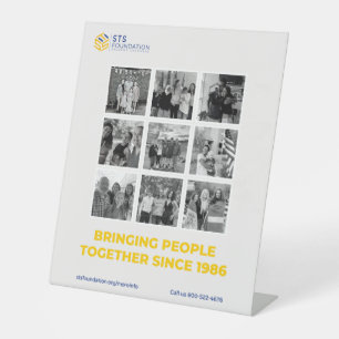 Expositor En L Rótulo de la Fundación STS