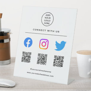Expositor En L Siga Escanear Me Conectar Con El Código QR De Noso