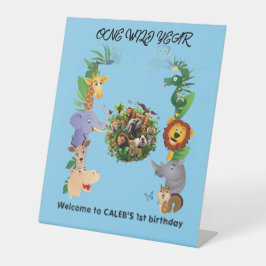 Expositor En L Signo de bienvenida de primer cumpleaños de un niñ