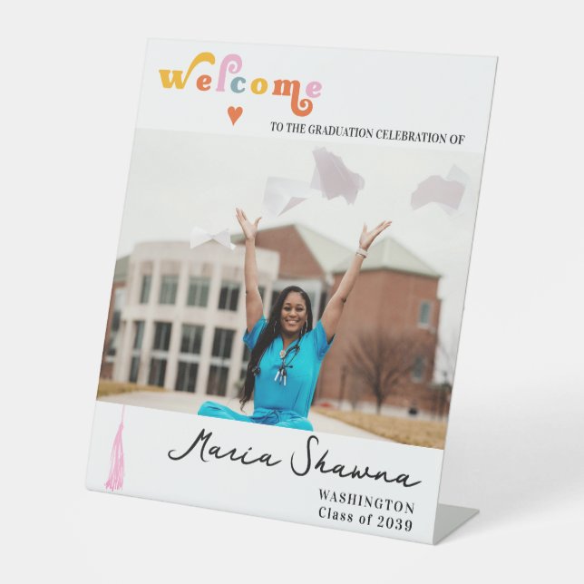 Expositor En L Signo De Bienvenida Del Partido De Graduación Retr (Anverso)