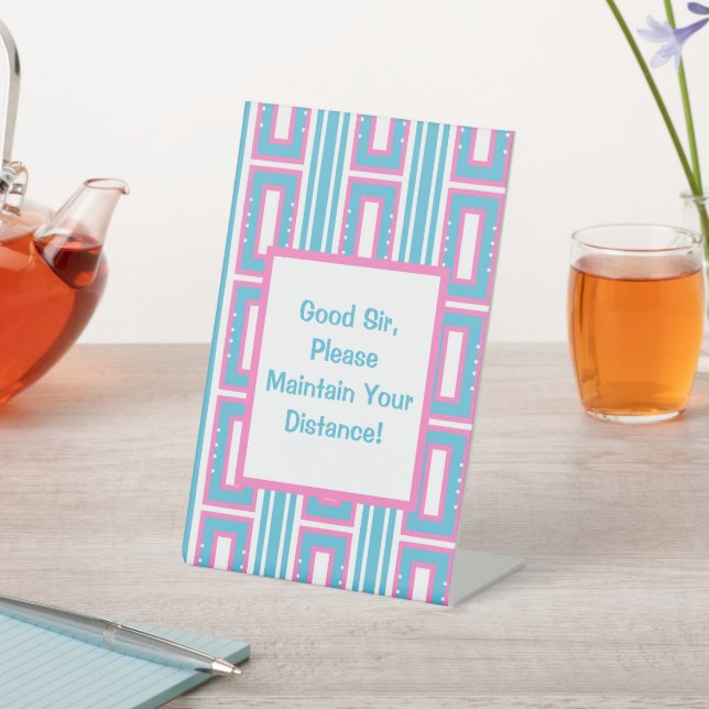 Expositor En L Sir Maintain Your Distance Funny Pedestal Sign (In Situ)