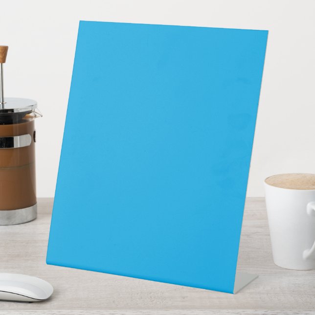 Expositor En L Solid Cyan Blue Background | Summer Minimal Style (In Situ)