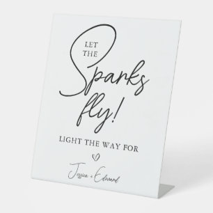 Expositor En L Sparkler Send Off Dejar Que Las Chispas Volaran En