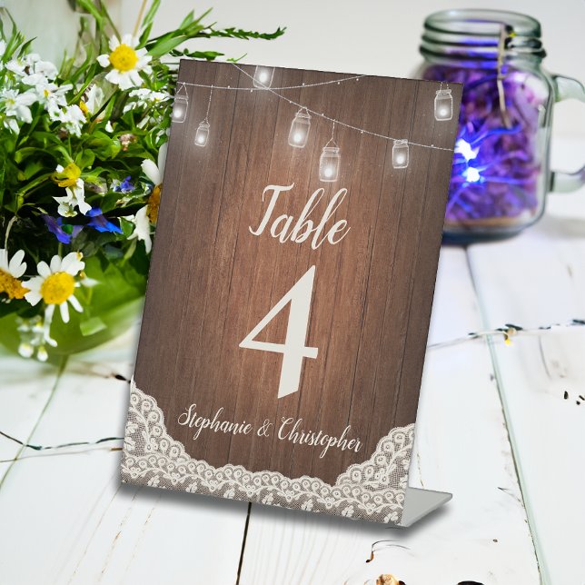 Expositor En L String Lights Rustic Wood Script Número de tabla (vintage country wedding table number sign)