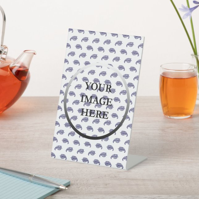 Expositor En L Su imagen aquí (In Situ)