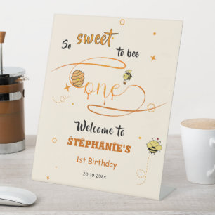 Expositor En L Tan Dulce Ser Una Abeja Cumpleaños 1 Abeja Melífer