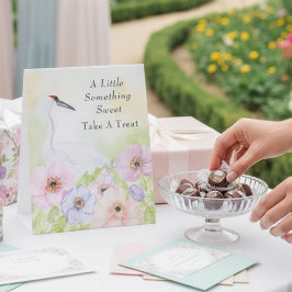 Expositor En L Tome un cartel de pedestal de grulla chillona dulc