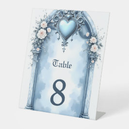 Expositor En L Un arco azul claro ornamentado con acentos florale