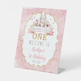 Expositor En L Un conejo se vuelve la bienvenida de primer cumple