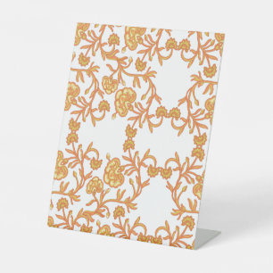 Expositor En L un papel pintado en blanco y naranja con un diseño