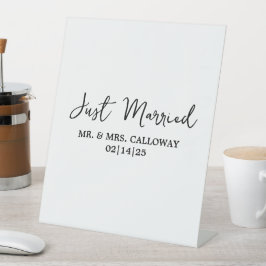 Expositor En L Un pequeño cartel retro recién casado