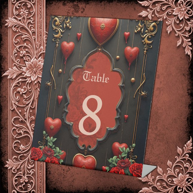 Expositor En L Un toque gótico, corazones y conexión eterna. (Subido por el creador)