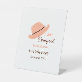 Expositor En L Una pequeña vaquera está en camino a la ducha nara