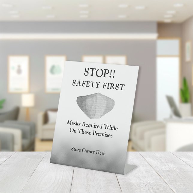 Expositor En L Usa un negocio gris de máscara facial (Subido por el creador)