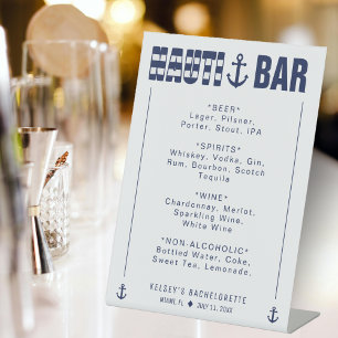 Expositor En L Vamos a tomar las bebidas del bar Nauti Bacheloret