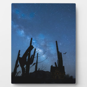 Expositora Casa Embrujada y Placa de Madera de Noche Azul Est