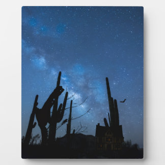 Expositora Casa Embrujada y Placa de Madera de Noche Azul Est