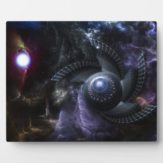 Expositora Cuando los universos chocan con la placa de arte f
