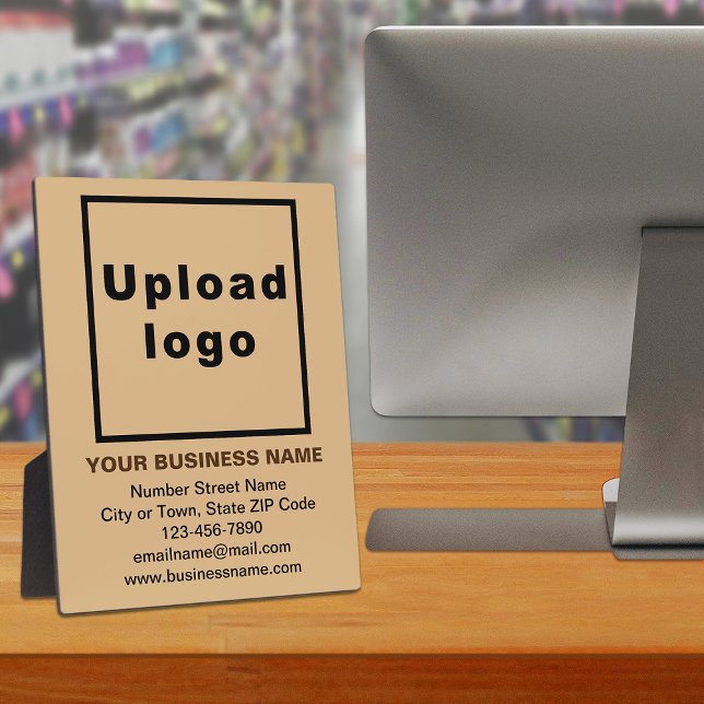 Expositora Información comercial sobre la placa marrón claro (Advertise your business. Build brand name awareness. Your business brand on light brown plaque.)