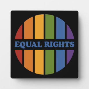 Expositora Placa de Equal Rights