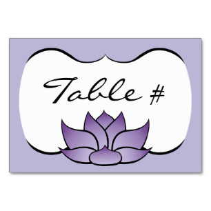 Exquisito Lotus en la tarjeta de mesa morada