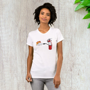 Extintor que pone hacia fuera la camiseta para