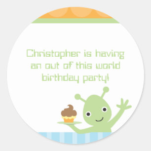 Extranjero con los pegatinas de la fiesta del