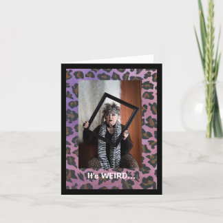 Extraño, con la misma edad que la tarjeta de los v