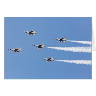 F-16 Thunderbirds volando en la formación de cinco