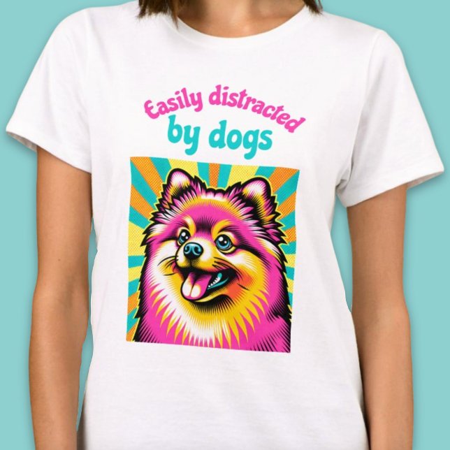 Fácilmente distraído por la camiseta de arte pop d (Easily distracted by dogs pop art pom shirt)