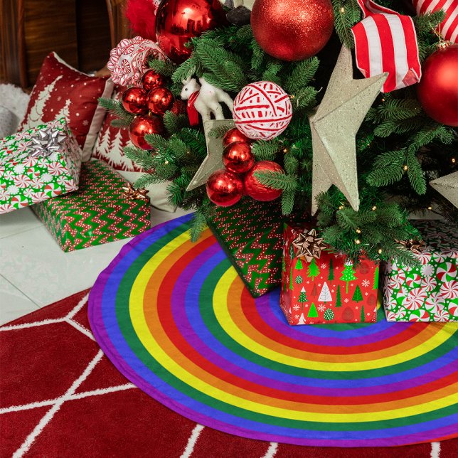 Falda Para El Árbol De Navidad De Lino Sintético Círculos concéntricos del arco iris (Rainbow Concentric Circles Faux Linen Tree Skirt)