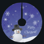 Falda Para El Árbol De Navidad De Poliéster Blue Snowman Winter Scene Christmas Tree Skirt<br><div class="desc">Añada un toque caprichoso debajo de su árbol de Navidad esta temporada navideña con un Skirt de árbol de Navidad Blue Snowman Winter Scene. El diseño de Tree Skirt presenta a un feliz muñeco de nieve en una escena invernal contra un fondo azul real adornado con copos de nieve a...</div>