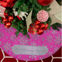 Falda Para El Árbol De Navidad De Poliéster Elegantes Navidades rosados con elegantes copos de