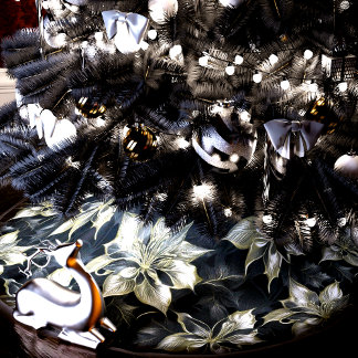 Falda Para El Árbol De Navidad De Poliéster Floral opulenta de poinsettia plateada