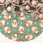 Falda Para El Árbol De Navidad De Poliéster Green Vintage Santa Claus Face<br><div class="desc">Añada un toque nostálgico a su decoración de vacaciones con nuestra falda Green Vintage Santa Claus Face Watercolor Tree! Esta falda de árbol festiva presenta una deliciosa acuarela con las caras clásicas de Santa Claus en un ambiente vibrante, adornado con delicados copos de nieve. Perfecto para traer un ambiente cálido...</div>