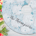 Falda Para El Árbol De Navidad De Poliéster Holiday Beach Tropical Sand Dollar Turquesa<br><div class="desc">Este diseño presenta un patrón tropical de playa de vacaciones para Navidades, una línea costera de arena marina con un lecho marino, azul turquesa, un mar de mar simple, ideal para la vida costera de la costa de Sealife, un creativo y fresco creativo, un guión de caligrafía de diseño, una...</div>
