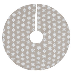Falda Para El Árbol De Navidad De Poliéster Ikat Snowflakes - Taupe tan y blanco