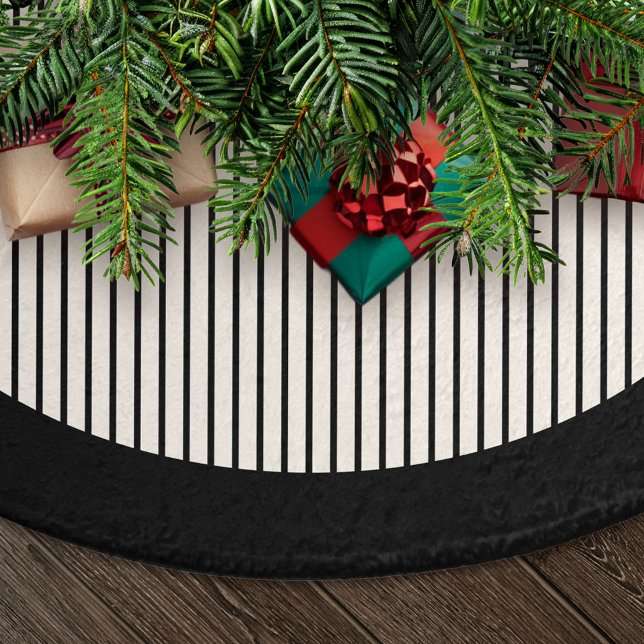 Falda Para El Árbol De Navidad De Poliéster Modern Black Stripes Christmas (Subido por el creador)