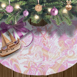 Falda Para El Árbol De Navidad De Poliéster Nautical Beach Collage Hot Pink ID840<br><div class="desc">Esta falda arbórea presenta un divertido patrón de verano de elementos náuticos que incluyen ancla,  gaviota,  pez estrella y muchos más,  todo de rosa caliente con remolinos y acentos ondulados y melocotones. Busque ID839 e ID840 para ver otros productos con este diseño y opciones de color adicionales.</div>